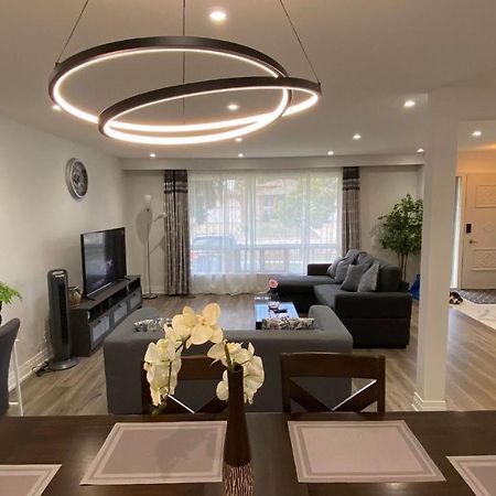 Spectacular 3 Bedroom 2 Wr House - Close To Airport トロント エクステリア 写真