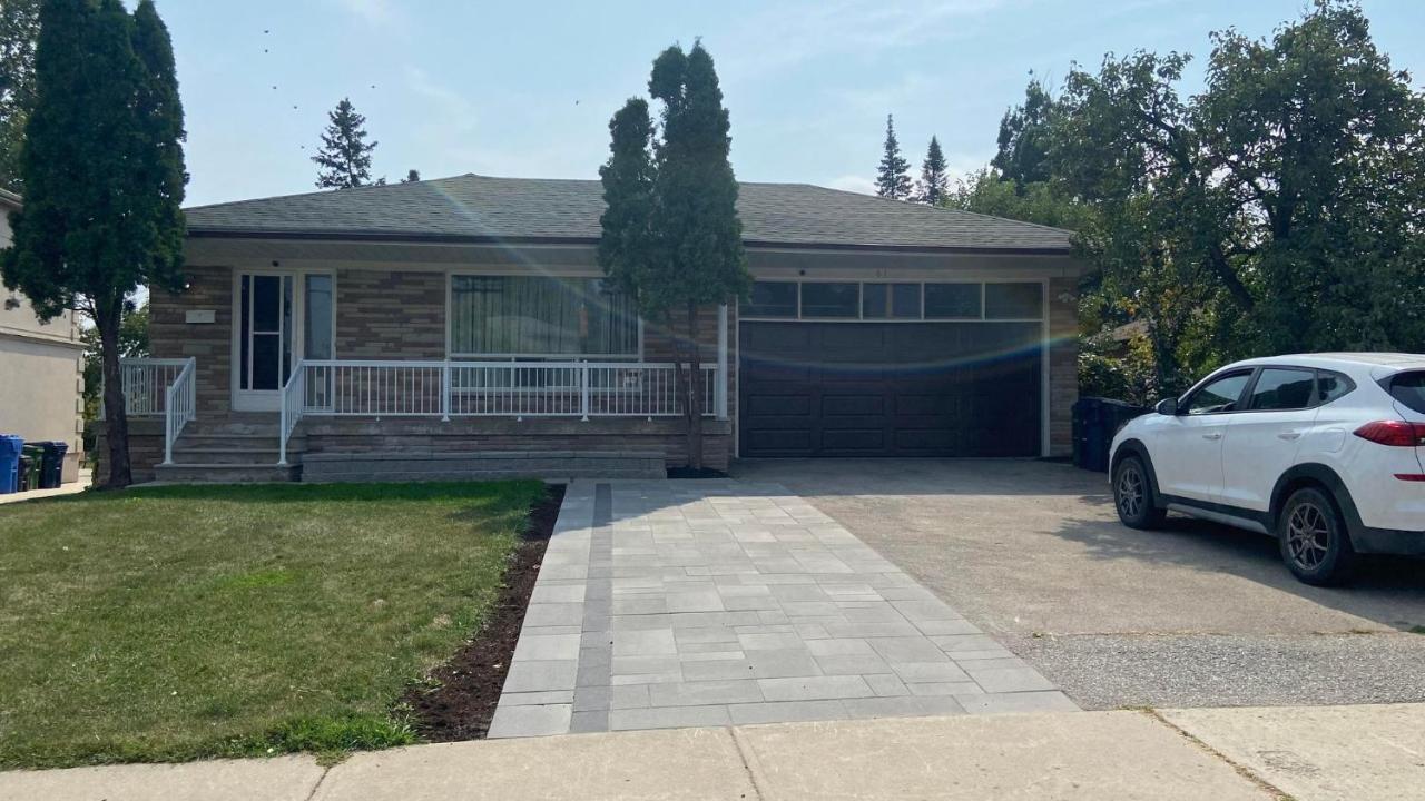 Spectacular 3 Bedroom 2 Wr House - Close To Airport トロント エクステリア 写真