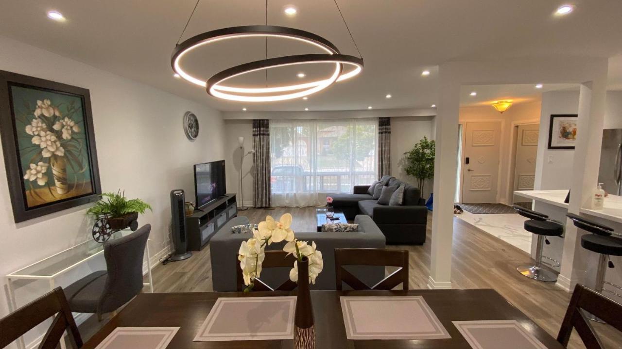 Spectacular 3 Bedroom 2 Wr House - Close To Airport トロント エクステリア 写真