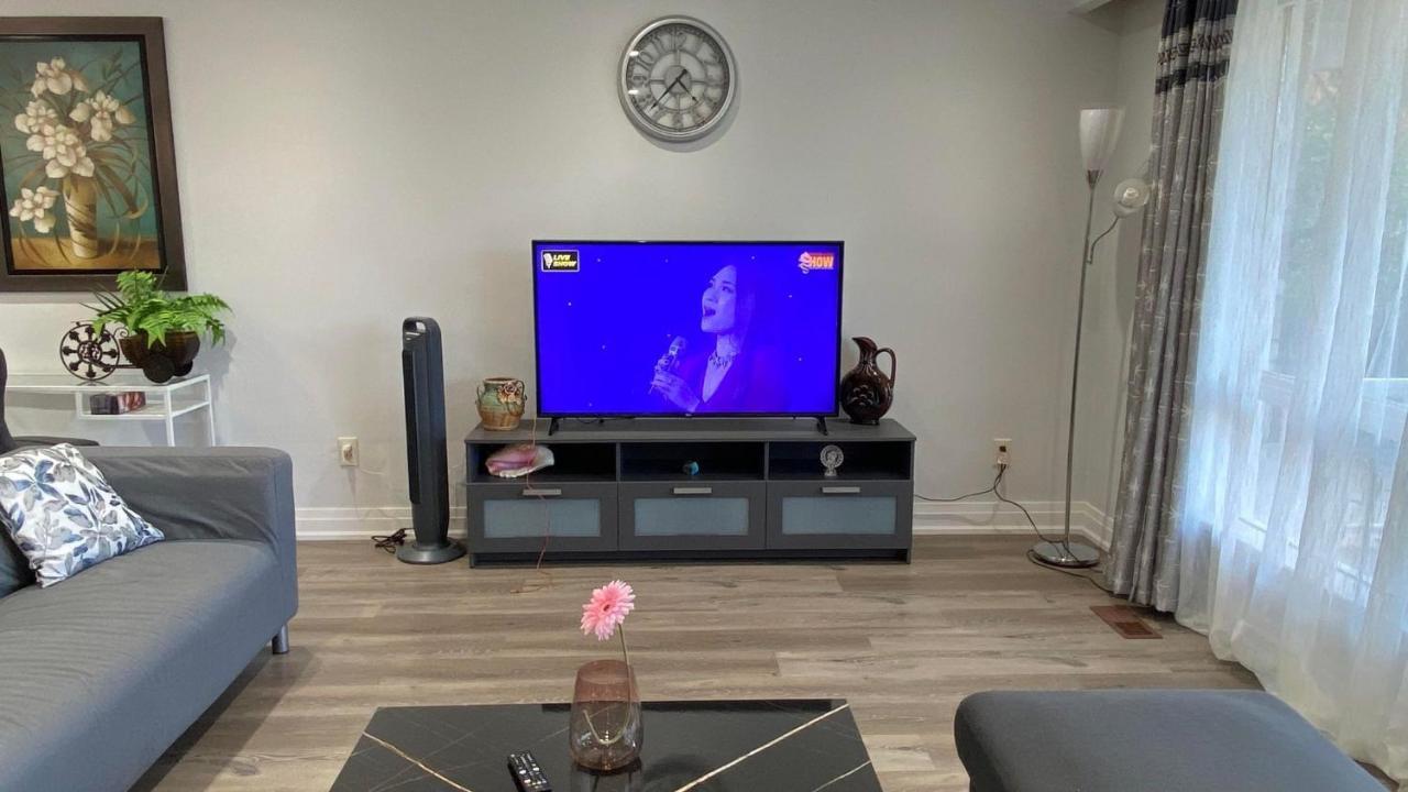 Spectacular 3 Bedroom 2 Wr House - Close To Airport トロント エクステリア 写真