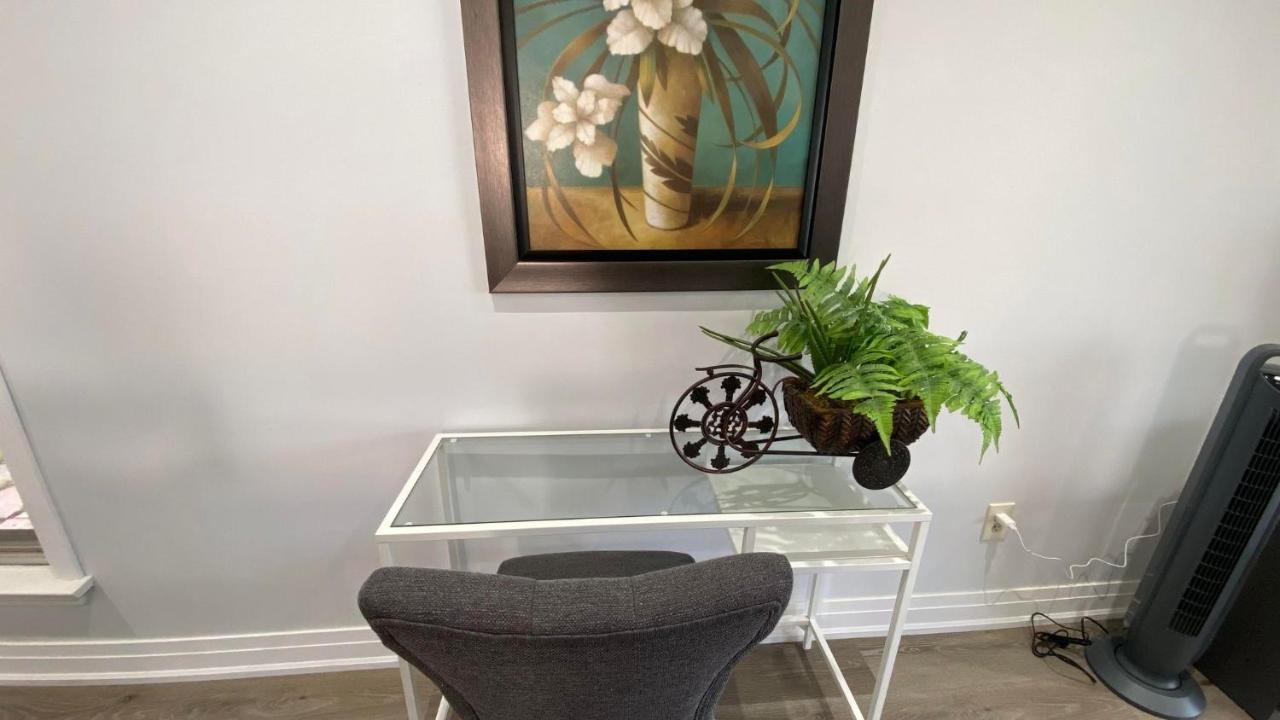 Spectacular 3 Bedroom 2 Wr House - Close To Airport トロント エクステリア 写真