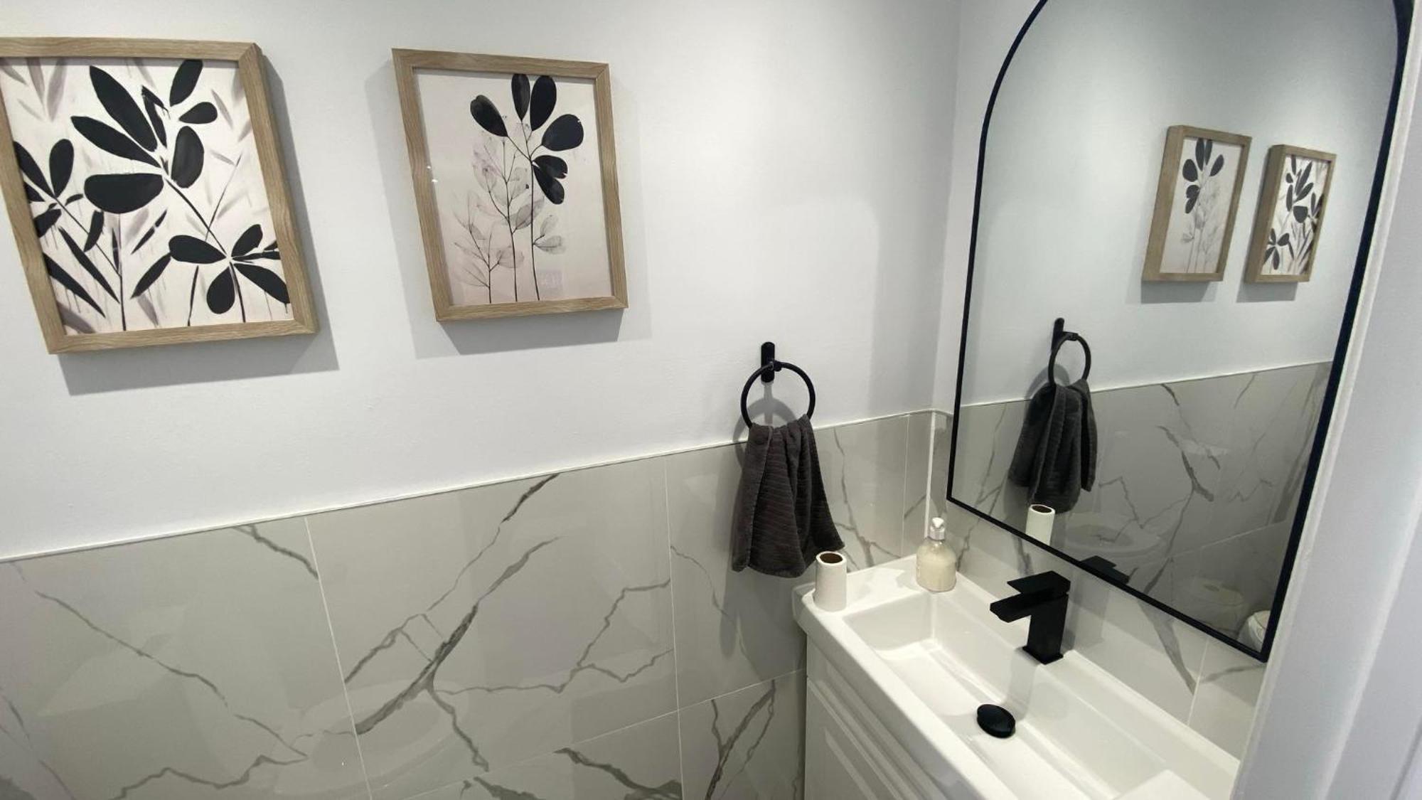 Spectacular 3 Bedroom 2 Wr House - Close To Airport トロント エクステリア 写真