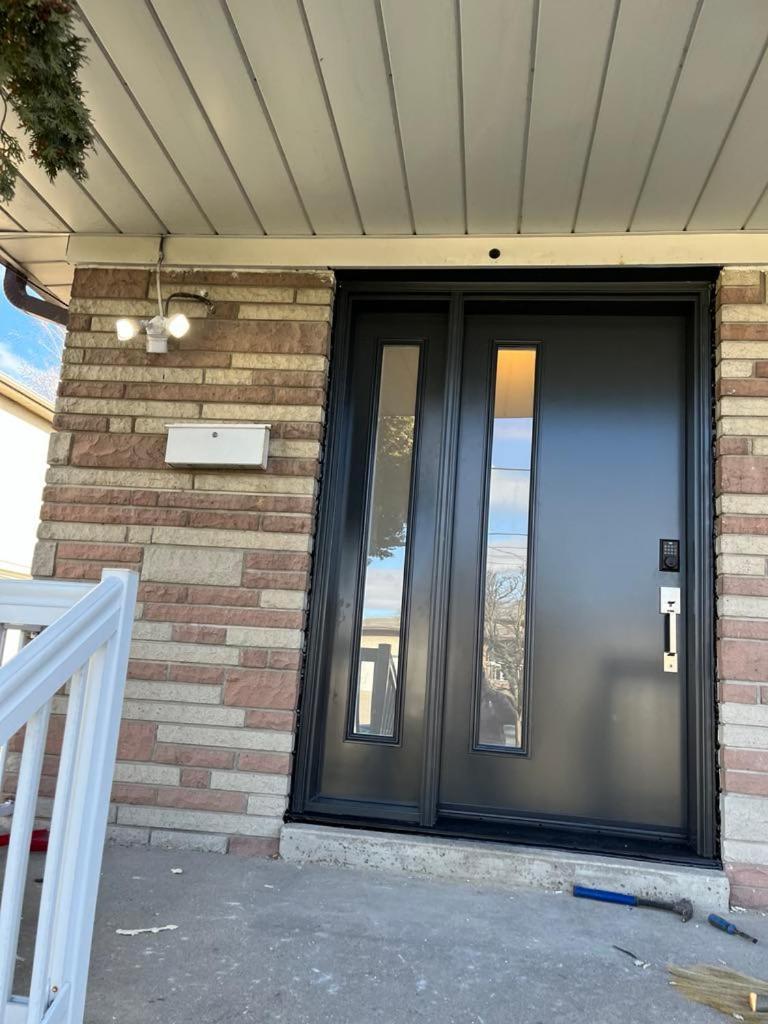 Spectacular 3 Bedroom 2 Wr House - Close To Airport トロント エクステリア 写真