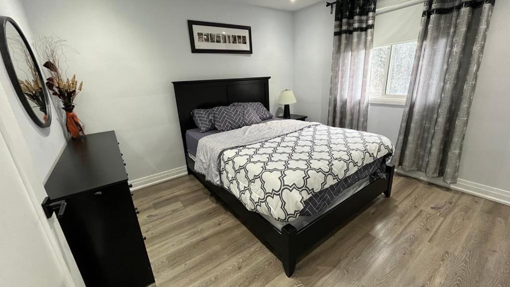 Spectacular 3 Bedroom 2 Wr House - Close To Airport トロント エクステリア 写真